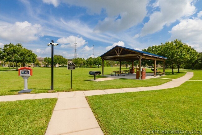 Building Photo - 2206 SW Cape Cod Dr
