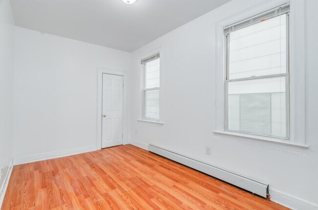 Building Photo - 404 Danforth Ave