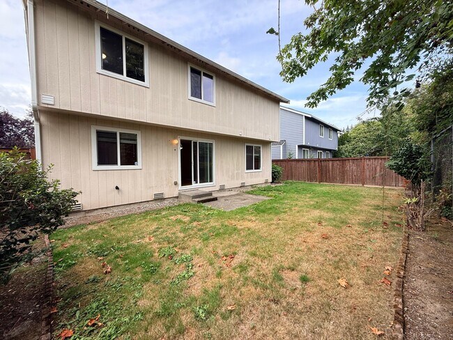Building Photo - 1042 Duvall Place Northeast