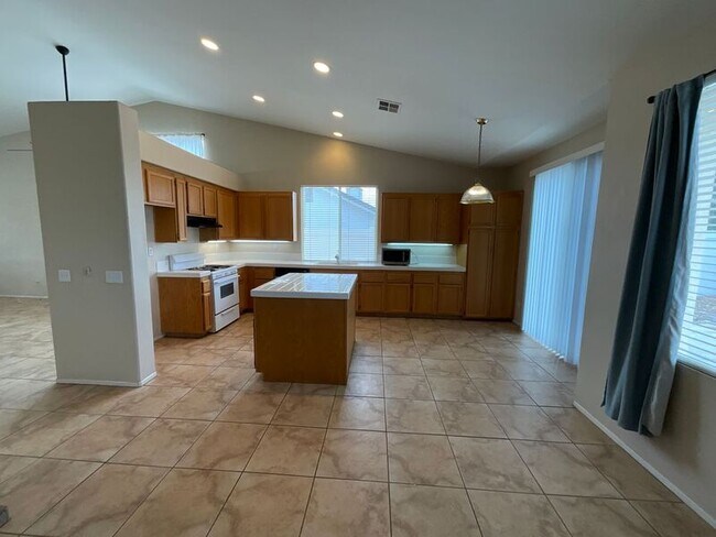 Building Photo - 39769 Candy Apple Way