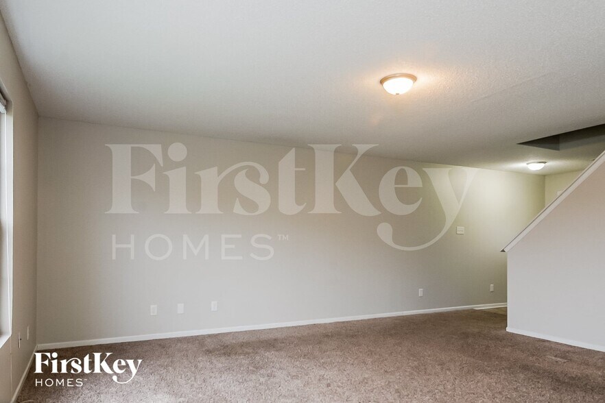 Building Photo - 6140 Monteo Dr