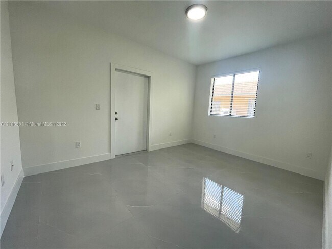 Building Photo - 3096 NW 27th St