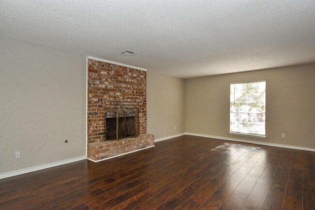 Building Photo - 1831 Willow Point Dr