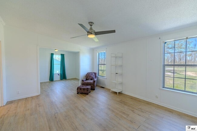 Building Photo - 205 Par Rd 2226