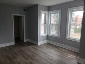 Building Photo - 100 Snow St