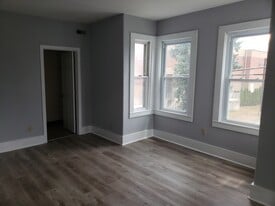 Building Photo - 100 Snow St