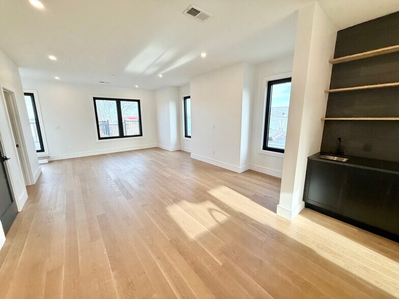 Building Photo - 238 Webster St