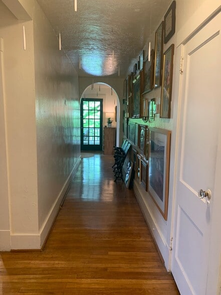 Building Photo - 5535 Wellesley Ave