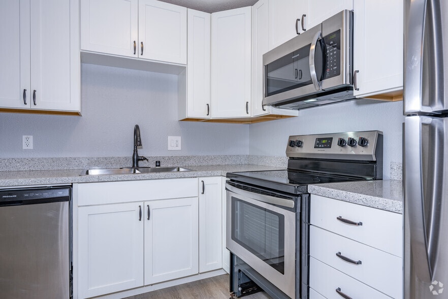 1BR, 1BA - 600SF - Kitchen - Hopper Lane Apartments