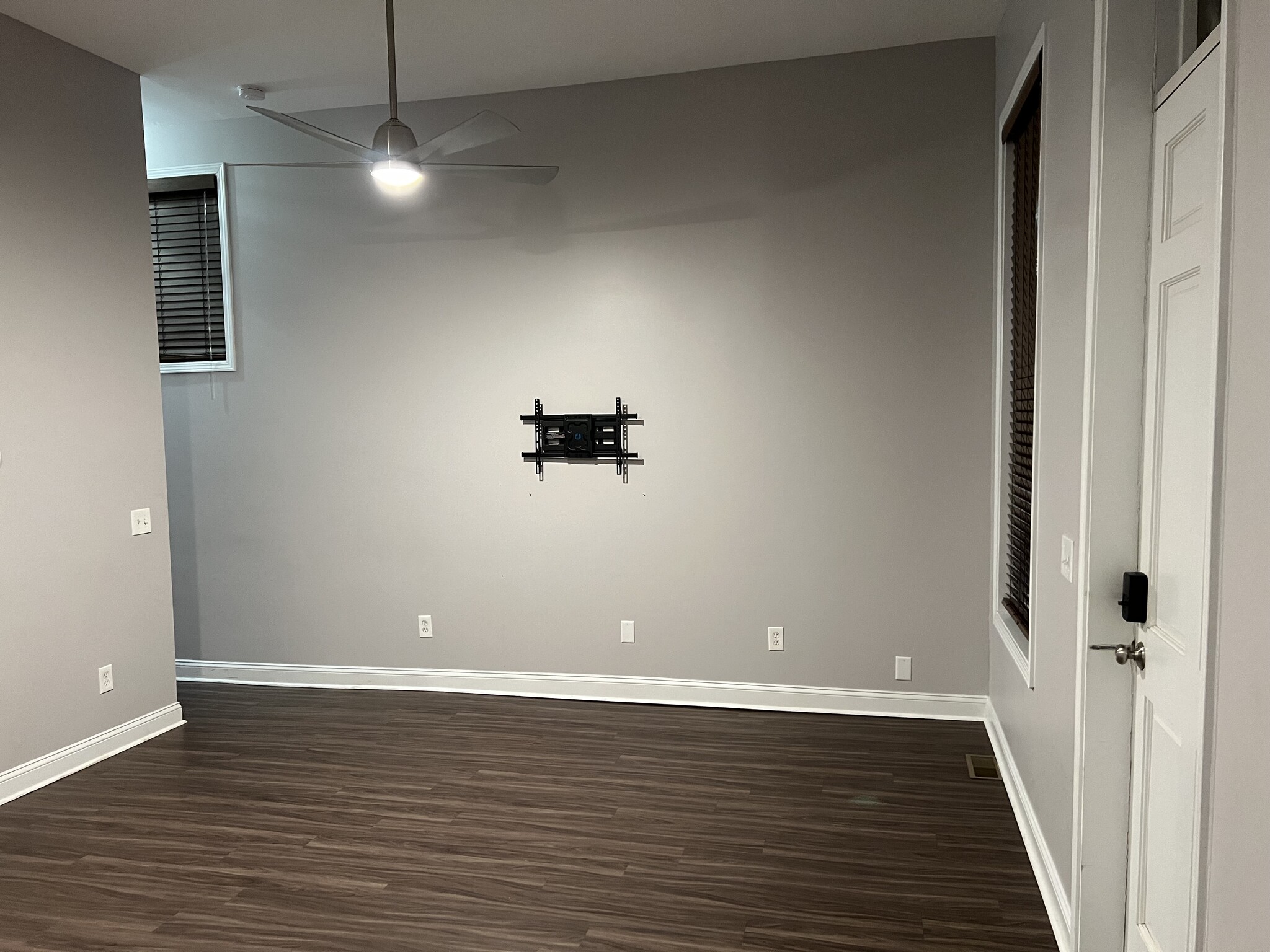 Living Room - 631 Bakewell St