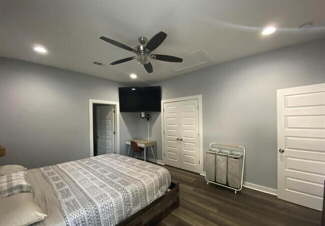 Building Photo - 1106 W Gregory St