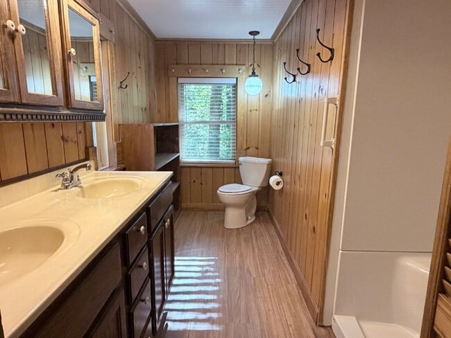 Building Photo - Live Surrounded by Nature | 3 Bedroom Home on 23 Private Acres in Saluda