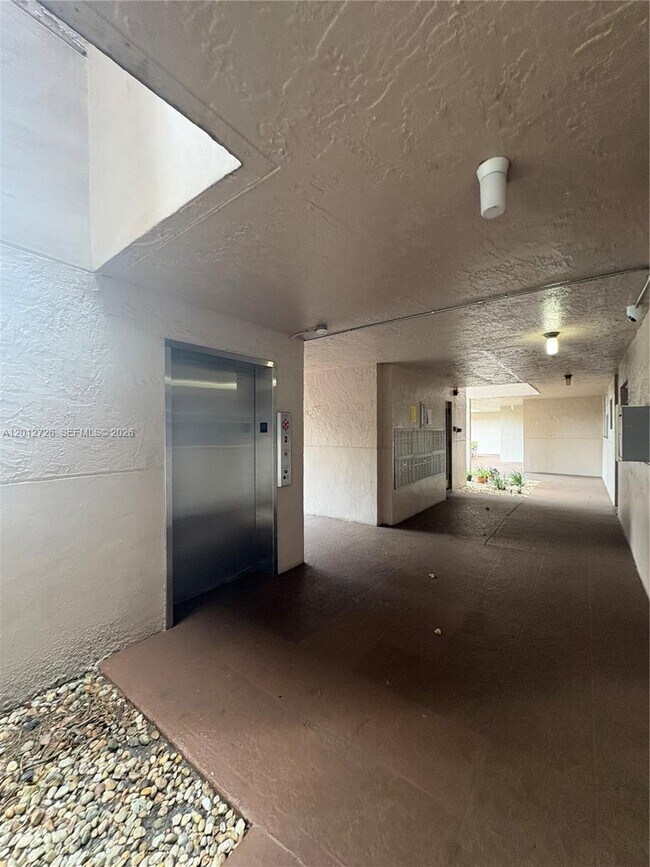Building Photo - 9531 Seagrape Dr