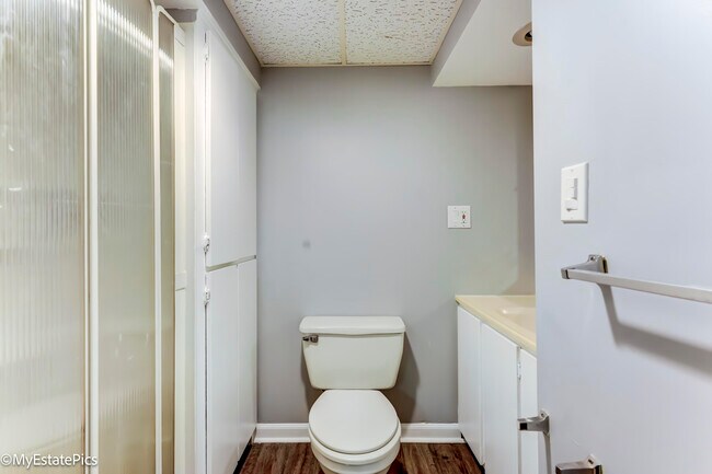Building Photo - 43449 Arbor Way W