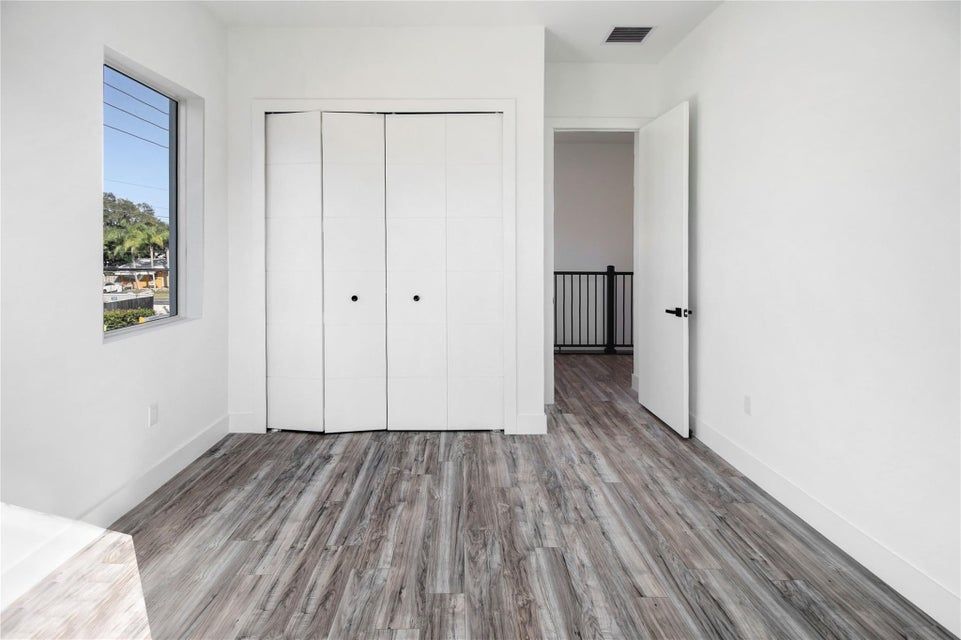 Building Photo - 2004 SW 15th Ave