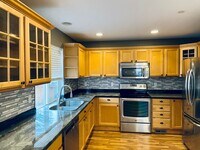 Building Photo - Delightful DuPont 3 Bedroom Townhouse