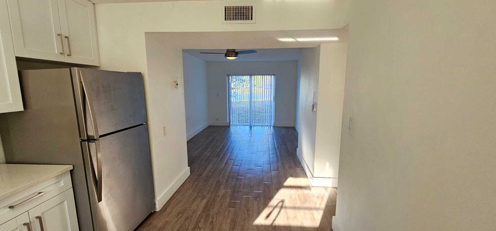 Building Photo - 422 Lakeside Dr