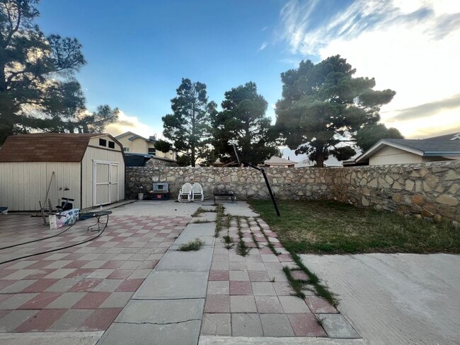 Building Photo - 2905 Gilberto Avila St