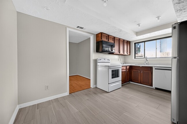 Building Photo - 8623 Riverside Walk Ln