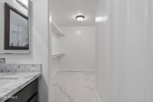 Building Photo - 3241 S Horizon Pl