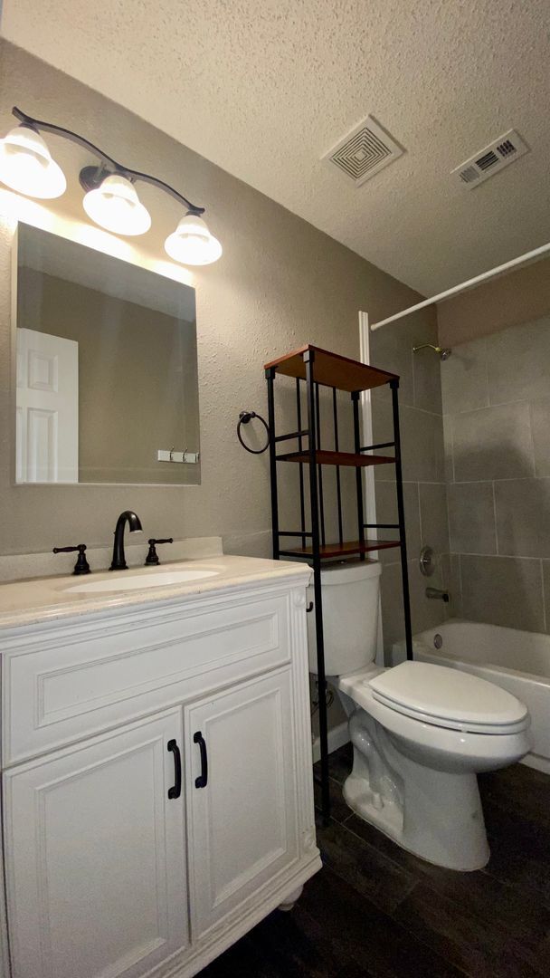 Building Photo - Beautiful Home in Established Neighborhood