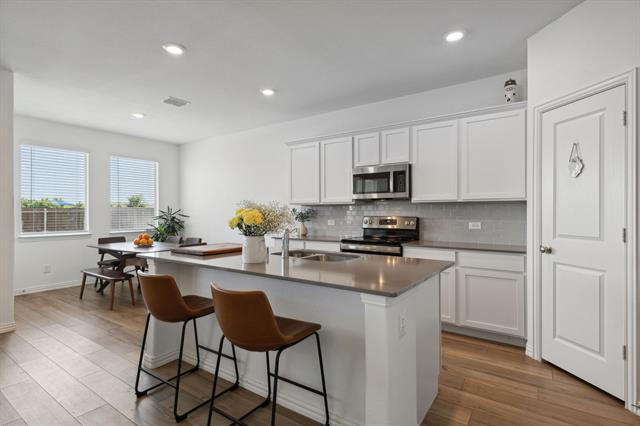 Building Photo - 705 Alden Dr