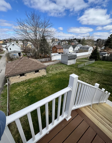 Vinyl Railings - 1115 Margray St