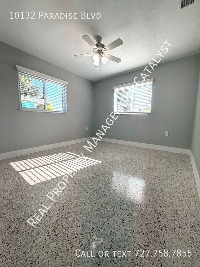 Building Photo - 10132 Paradise Blvd