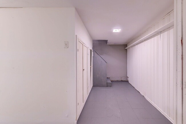 Building Photo - 212 Lakeside Dr