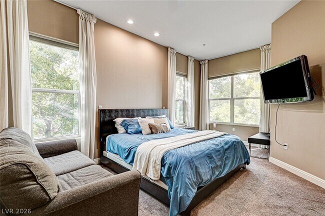 Building Photo - 56 E Serene Ave