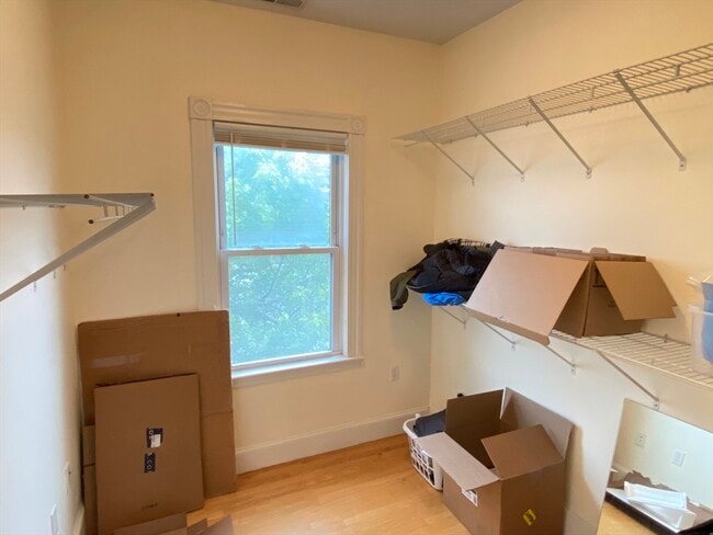 Building Photo - 99 Fellsway W