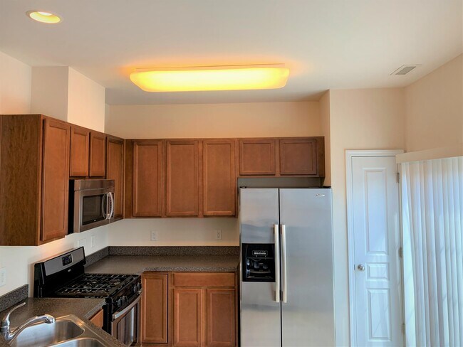 Building Photo - 1138 Kingston Grove Dr