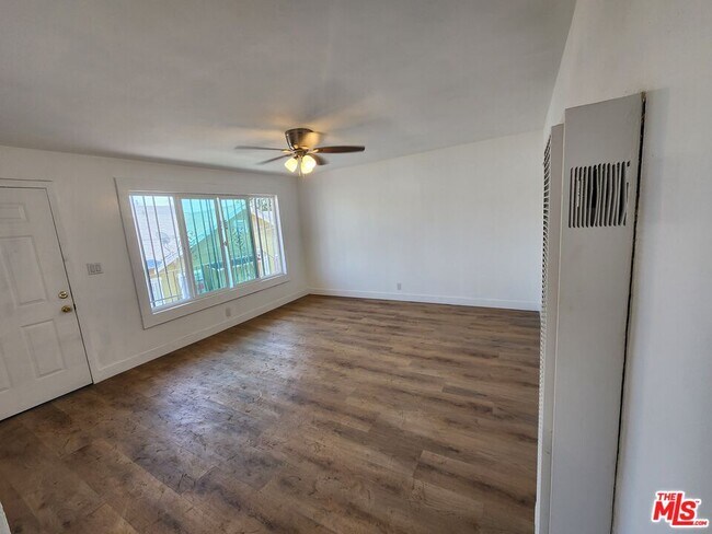 Building Photo - 1499 W 35th Pl