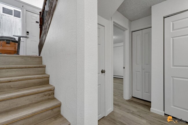 Building Photo - 4011 E Turnagain Blvd