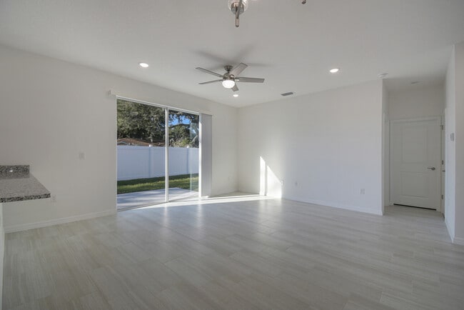 Building Photo - 435 Cierra Oaks Cir