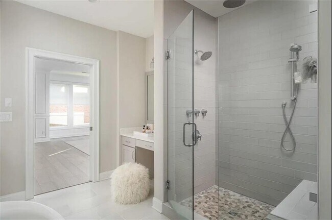 Building Photo - 4518 Collins Ave