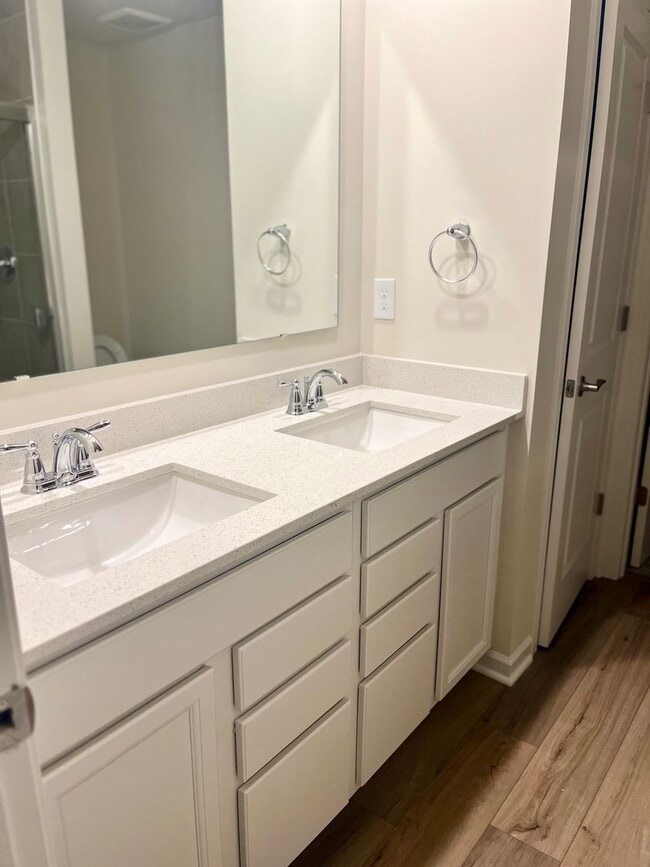 Building Photo - Newer Construction Home!