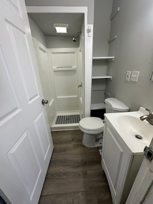 Building Photo - 3 BEDROOM 1 BATH NEWLY REMODELED in HAMILTON