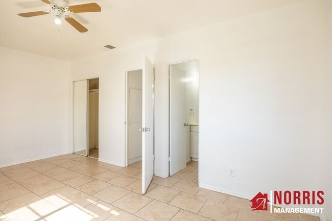 Building Photo - Charming One-Bedroom Duplex
