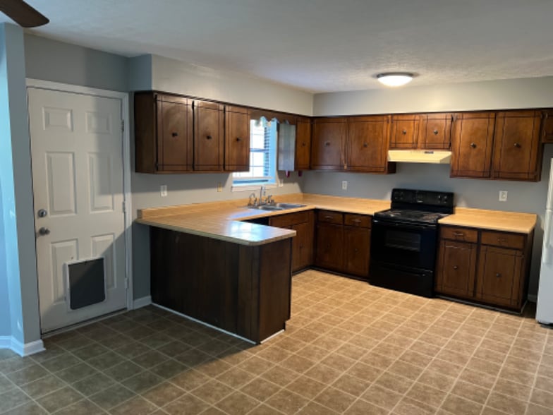 Building Photo - 2733 Pioneer Ct