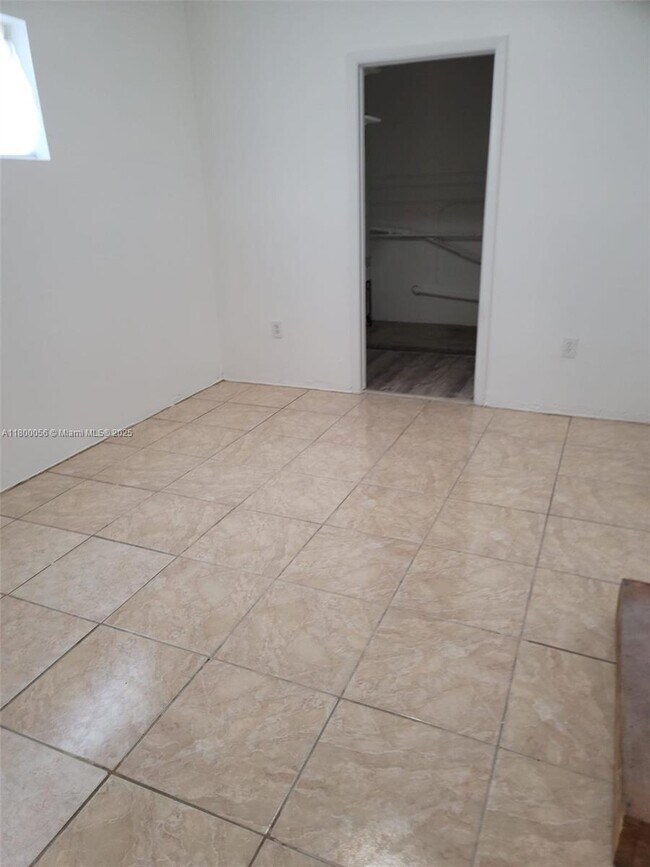 Building Photo - 4225 SW 98th Ct