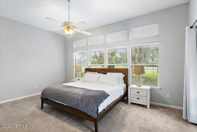 Building Photo - Beautiful home with golf course views in l...
