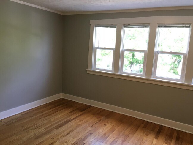 Building Photo - 253 Valley Ave SW