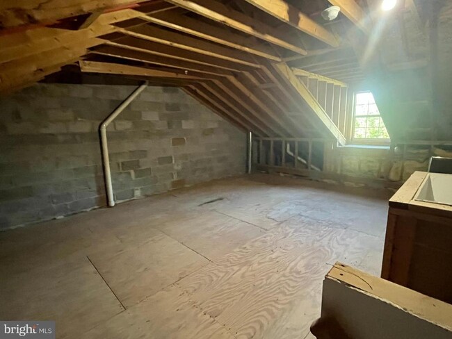 Building Photo - 637 Fawn Cir