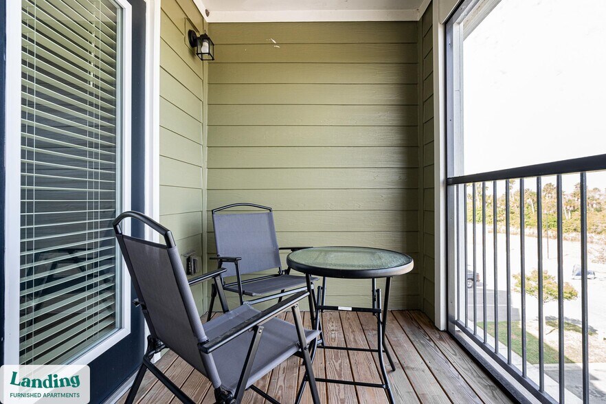 Building Photo - 305 Laredo Dr