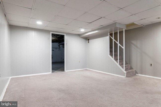 Building Photo - 355 W 12th Ave