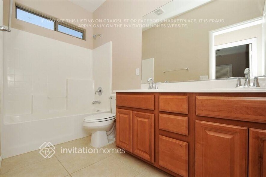 Building Photo - 687 Calamus Palm Pl