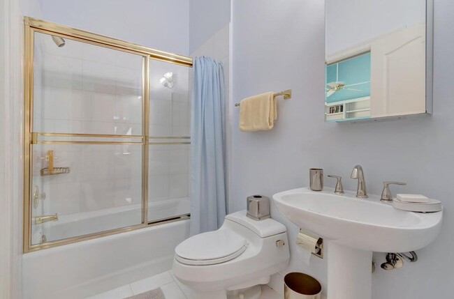 Building Photo - 8304 Desmond Dr