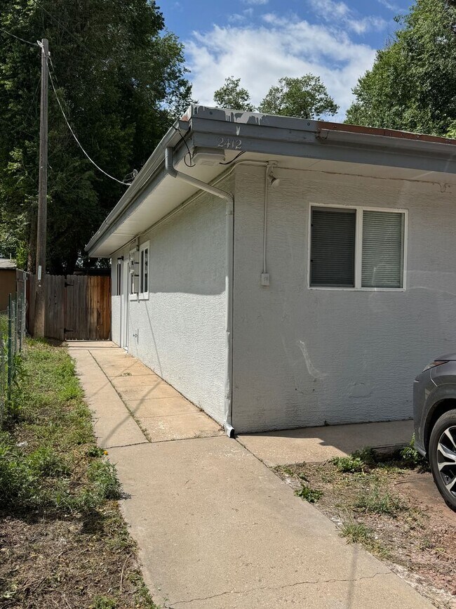Building Photo - 2412 E St Vrain St