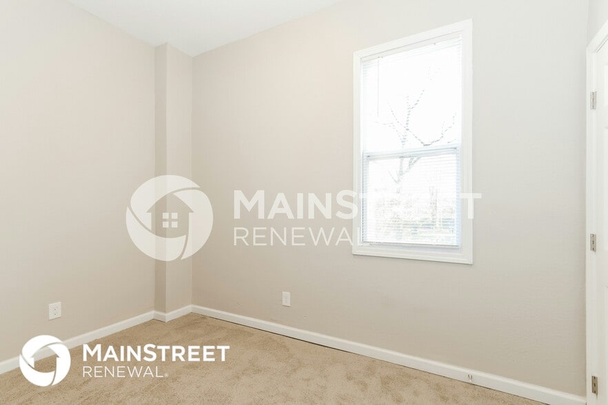Building Photo - 3912 River Park Dr